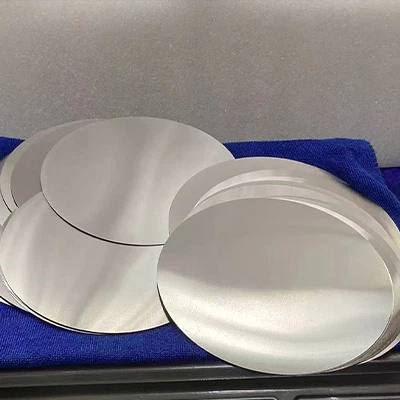 Vakre Tantalum -plater sendt til Russland